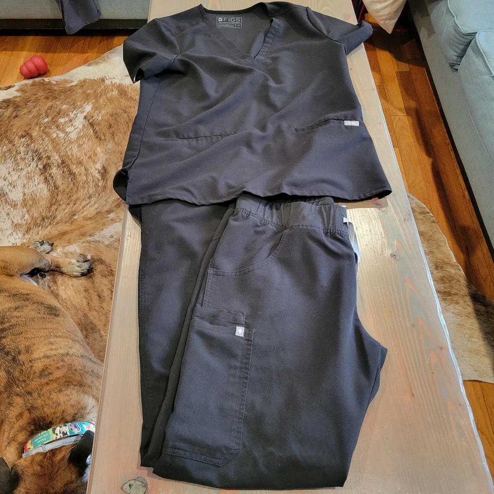 Black size med figs scrub set